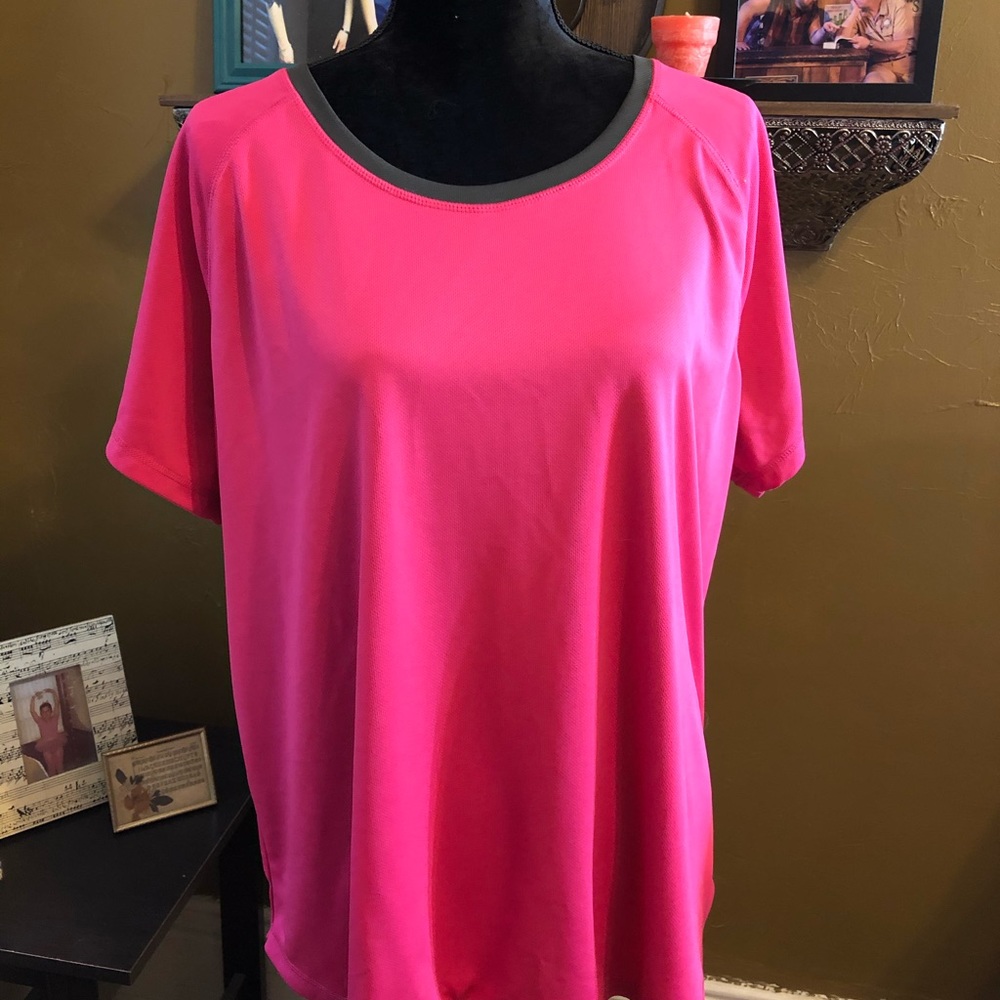 Women’s Quick-dry hot pink tee with gray trim